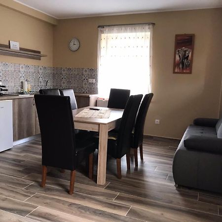 Sárvár Adrienn Apartman מראה חיצוני תמונה