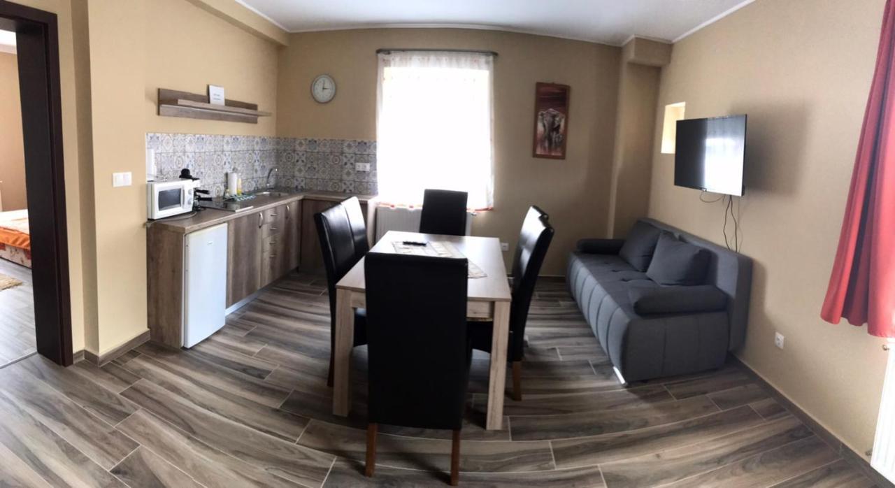 Sárvár Adrienn Apartman מראה חיצוני תמונה