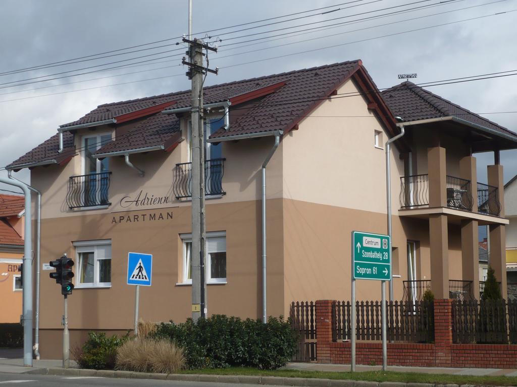 Sárvár Adrienn Apartman מראה חיצוני תמונה
