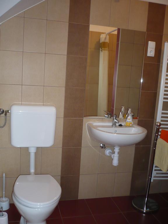Sárvár Adrienn Apartman מראה חיצוני תמונה