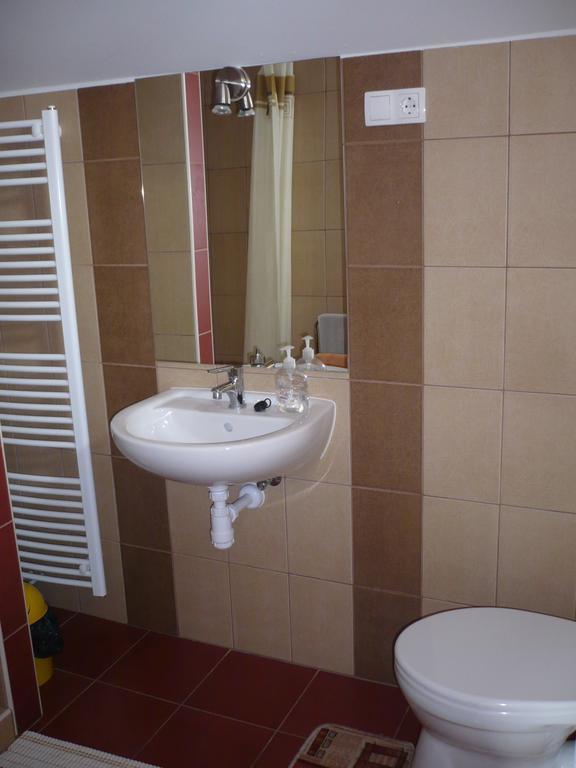 Sárvár Adrienn Apartman מראה חיצוני תמונה