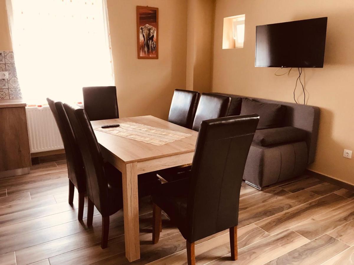 Sárvár Adrienn Apartman מראה חיצוני תמונה