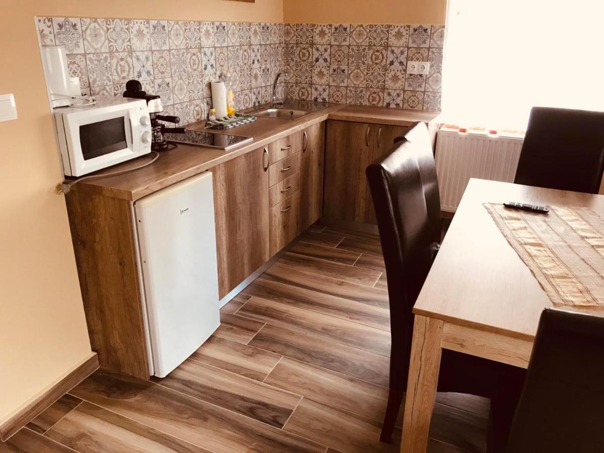 Sárvár Adrienn Apartman מראה חיצוני תמונה